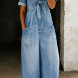 Agnes - Kurzärmliger Jumpsuit mit V-Ausschnitt