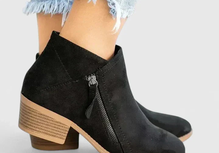 Auryziah | Orthopaedic Boots